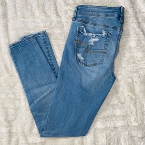 Women’s American Eagle ripped mid rise jegging size 8 long